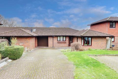 12 Amport Close, Lychpit, Basingstoke, RG24 8UU