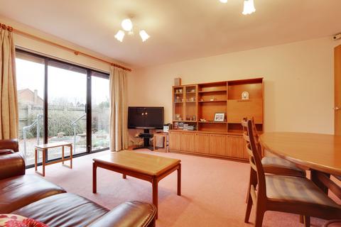 12 Amport Close, Lychpit, Basingstoke, RG24 8UU