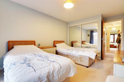 12 Amport Close, Lychpit, Basingstoke, RG24 8UU