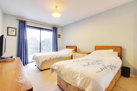 12 Amport Close, Lychpit, Basingstoke, RG24 8UU