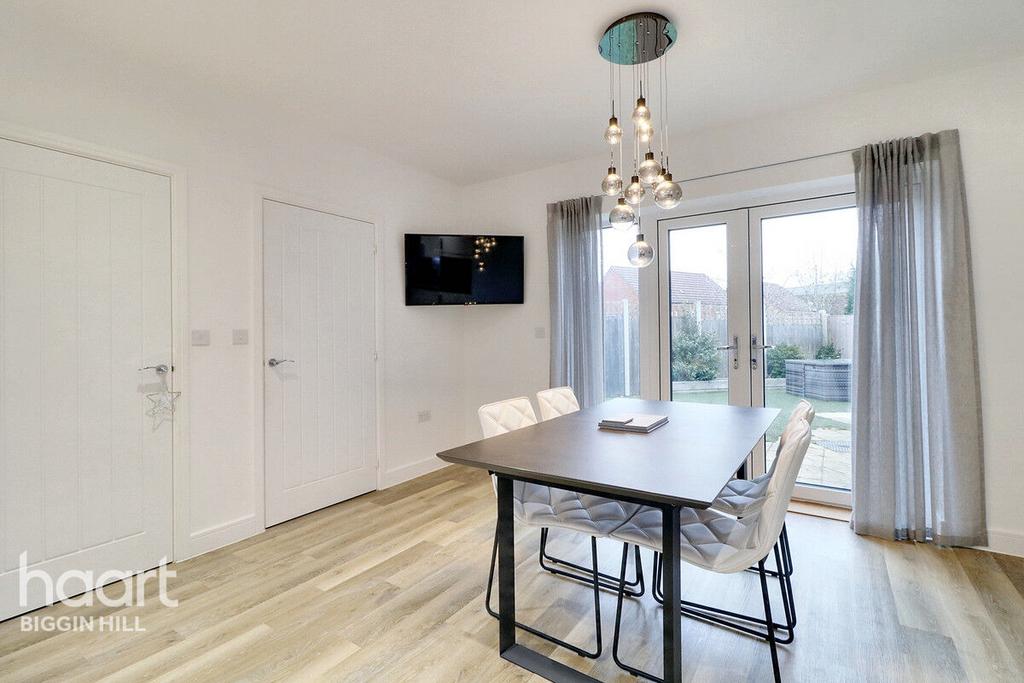 Vulcan Close, Biggin Hill 3 bed detached house for sale £600,000