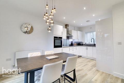 8 Vulcan Close, Biggin Hill, Westerham, TN16 3FL