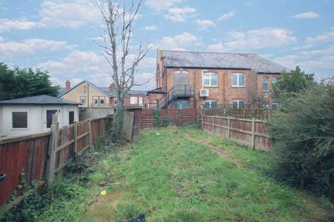 3 bedroom semi-detached house for sale, Turners Road South, Luton LU2