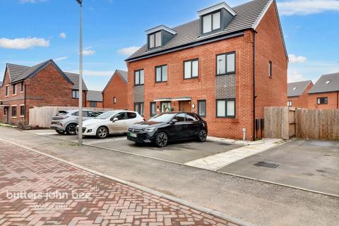 3 bedroom townhouse for sale, Dartmoor Close, Winsford