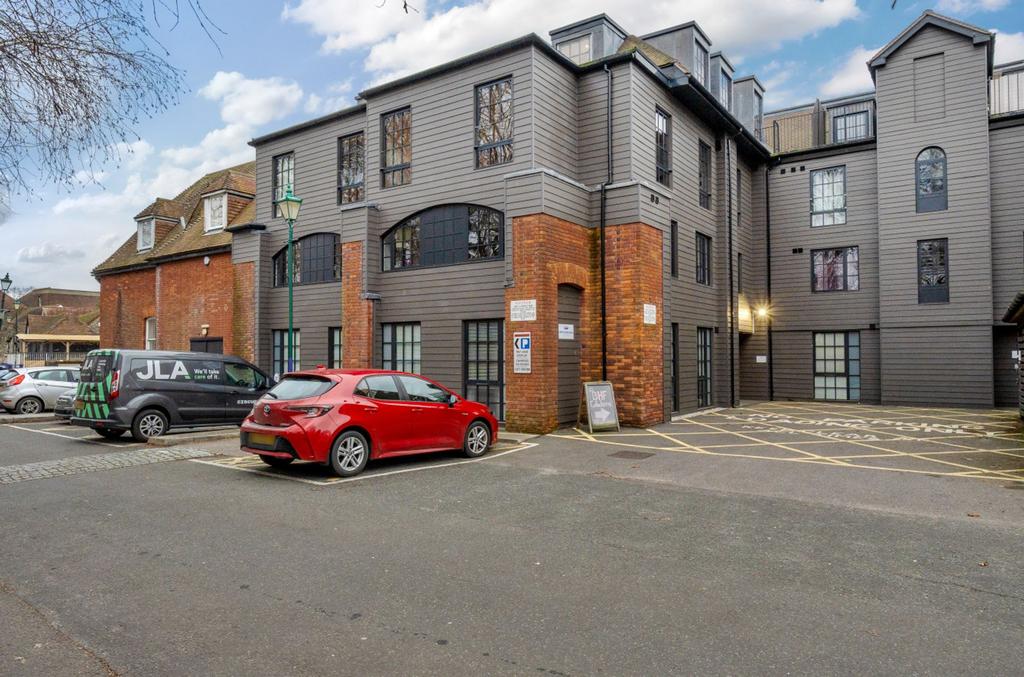 Southgate, Montclair House, PO19 2 bed apartment for sale £265,000
