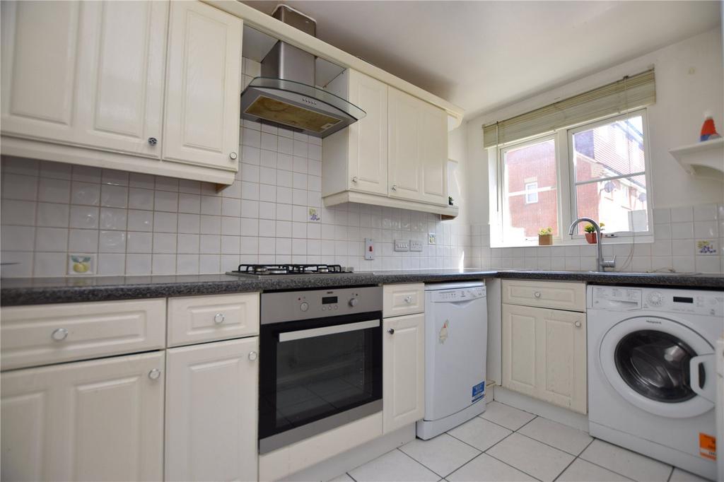 Westfield Gardens, Chadwell Heath... 3 bed end of terrace house for