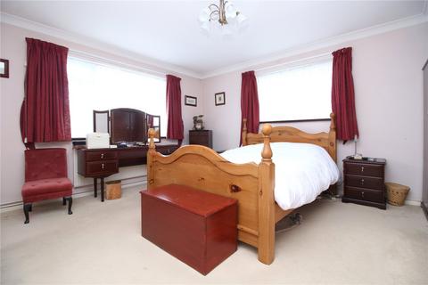 2 bedroom bungalow for sale - Barton Drive, Barton On Sea, Hampshire, BH25