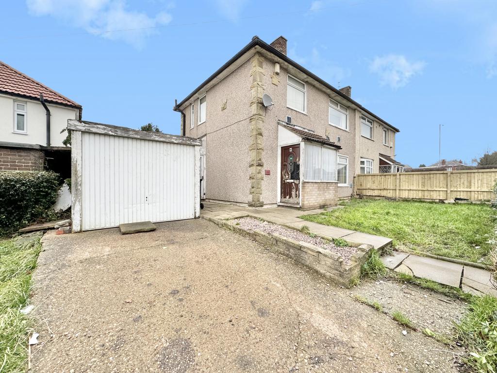 Eastdean Grove, Seacroft 3 bed semidetached house for sale £140,000