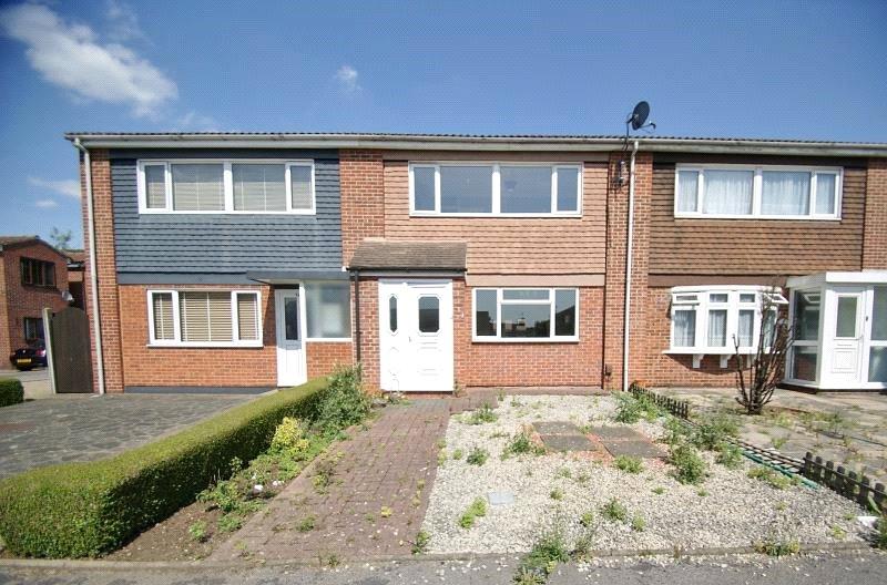 Hatherleigh Way, Harold Hill, Essex, RM3 2 bed property £1,500 pcm (£