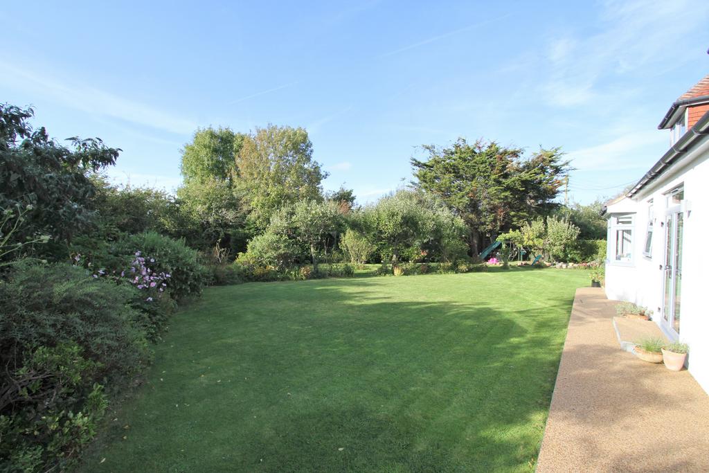 Thurrock Close, Eastbourne BN20 4 bed detached house for sale £675,000