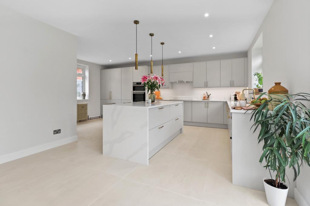 Thurrock Close, Eastbourne BN20 4 bed detached house for sale £675,000