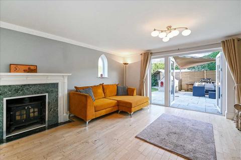 4 bedroom cottage for sale, Winchester Road, Botley