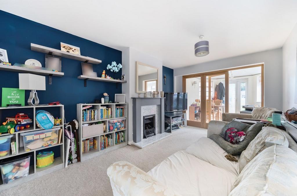 Chiltern Avenue, Bedford 3 bed semidetached house for sale £350,000
