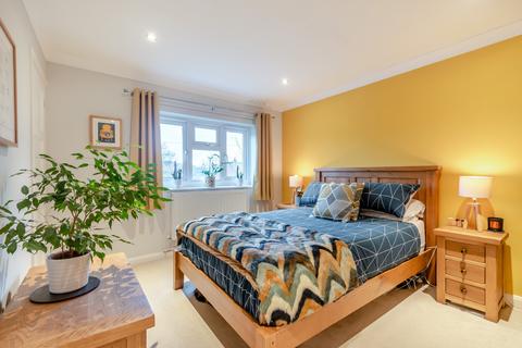 50 Charsley Close, Little Chalfont, Amersham, HP6 6QH