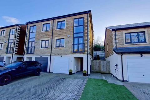 8 Brooke View, Delph, Oldham, OL3 5GF