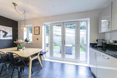 8 Brooke View, Delph, Oldham, OL3 5GF