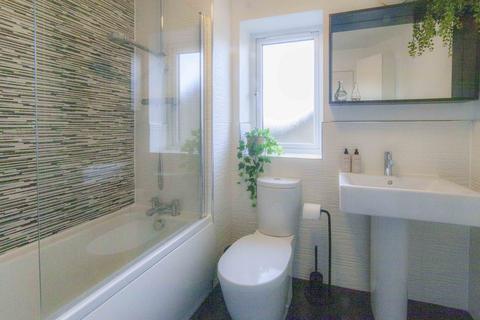 8 Brooke View, Delph, Oldham, OL3 5GF