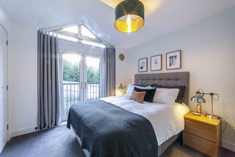 8 Brooke View, Delph, Oldham, OL3 5GF