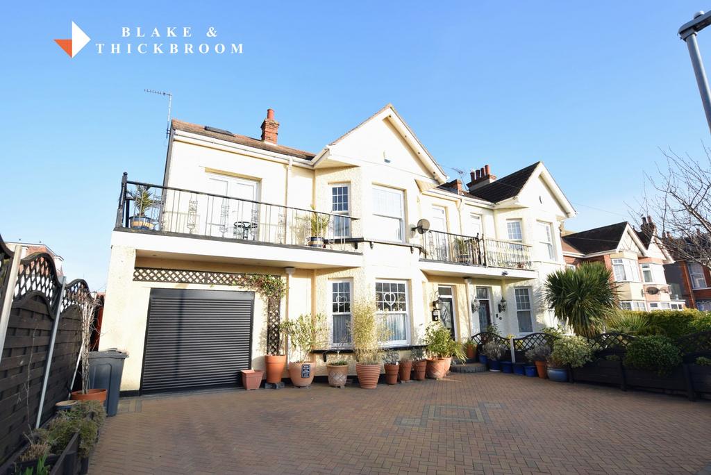 St Vincent Road, ClactononSea 7 bed semidetached house for sale £