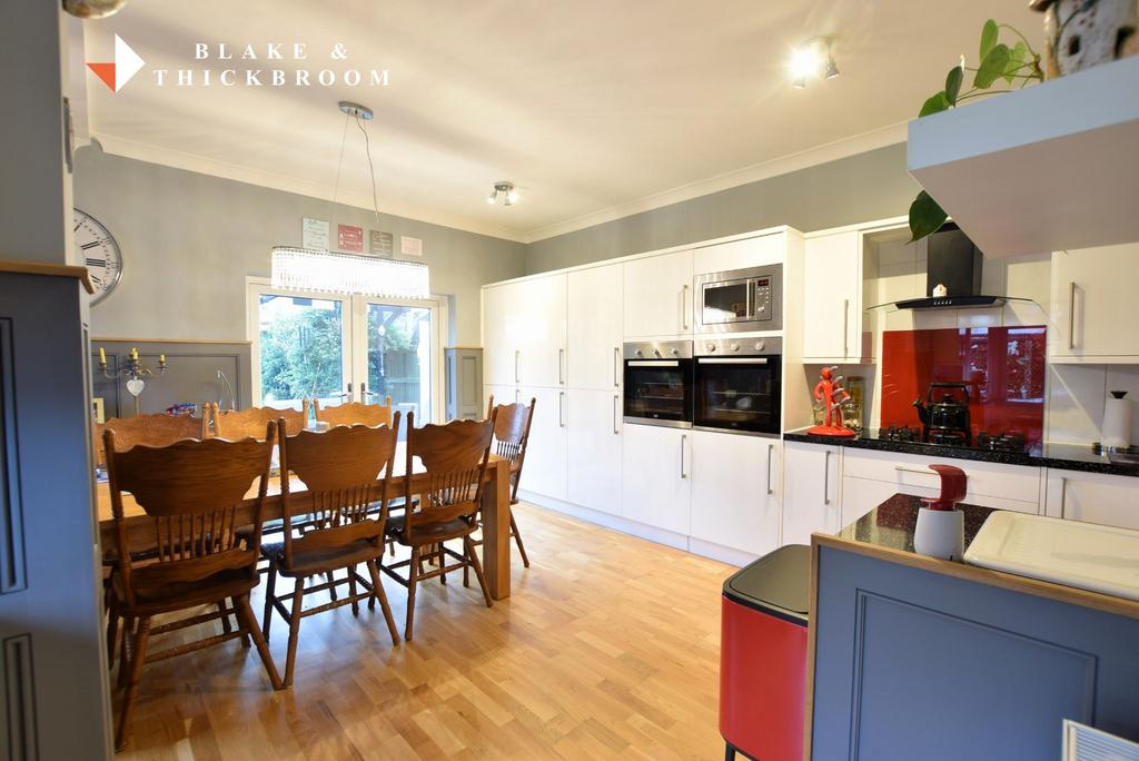 St Vincent Road, ClactononSea 7 bed semidetached house for sale £