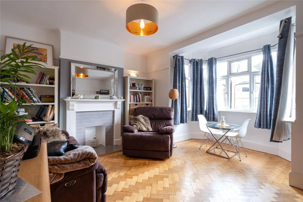 Babington Road, London SW16 2 bed apartment for sale £390,000