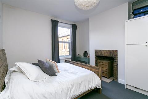 3 bedroom maisonette to rent, Valley Road, Lambeth SW16