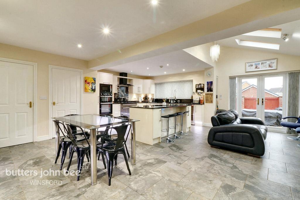 Coalport Drive, Winsford 4 bed detached house for sale £325,000