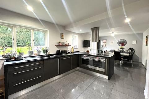5 bedroom detached house for sale, Hargreaves Avenue, Wakefield