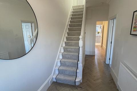 8 Bowden Drive, Hornchurch, RM11 3UP