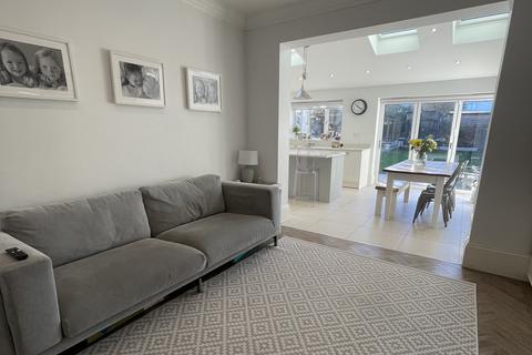 8 Bowden Drive, Hornchurch, RM11 3UP
