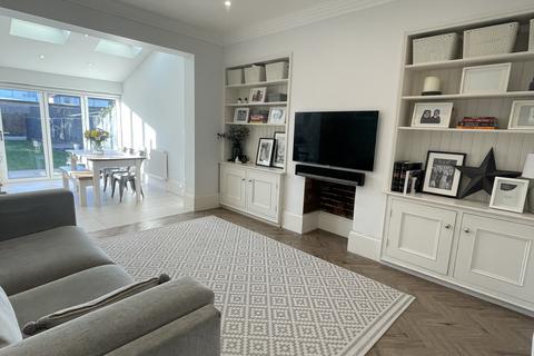 8 Bowden Drive, Hornchurch, RM11 3UP