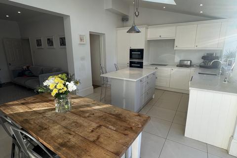 8 Bowden Drive, Hornchurch, RM11 3UP