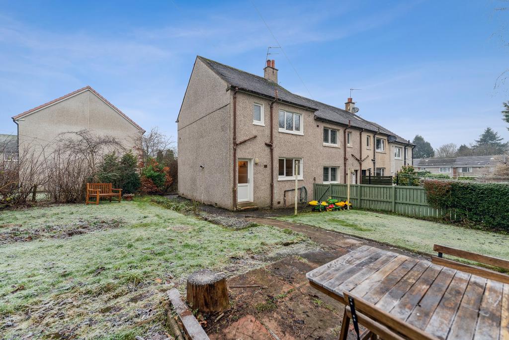 Russell Place, Busby, East Renfrewshire, G76 8JN 2 bed end of terrace