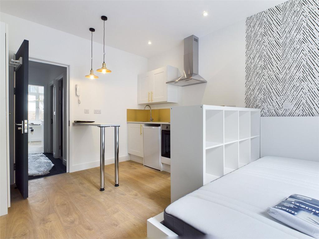 Bedroom-Room-To-Rent