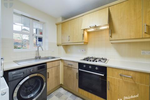 3 bedroom terraced house to rent, Friarscroft Way, Aylesbury, Buckinghamshire