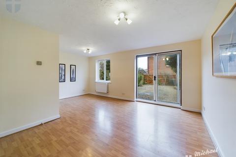3 bedroom terraced house to rent, Friarscroft Way, Aylesbury, Buckinghamshire