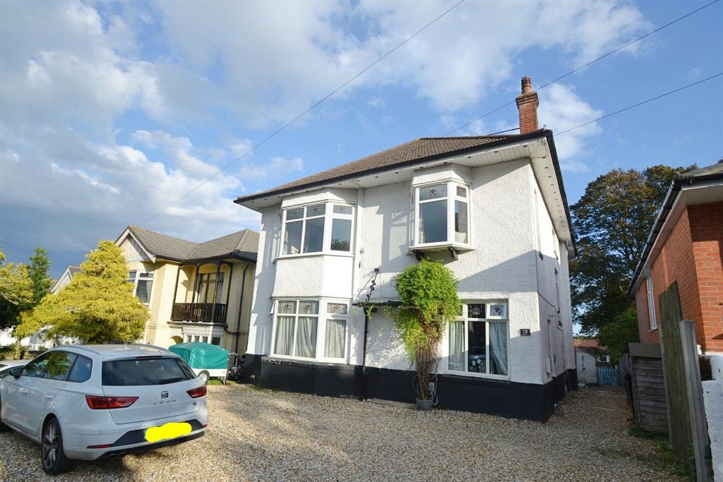 Southbourne 2 bed flat to rent £900 pcm (£208 pw)