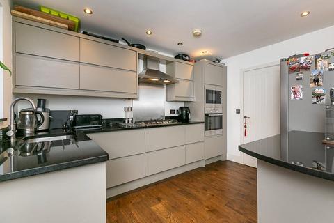 2 bedroom apartment for sale, Pampisford Road, SOUTH CROYDON, Surrey, CR2
