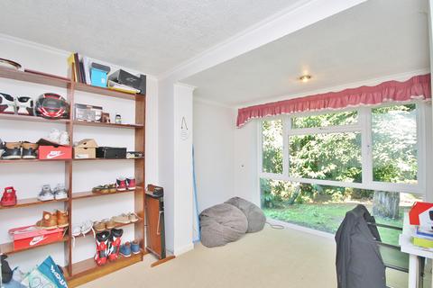 4 bedroom detached house to rent - Pantiles Close, St Johns, Woking, Surrey, GU21