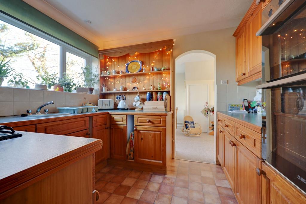 Manor Road, Burgess Hill, RH15 4 bed terraced house for sale £395,000