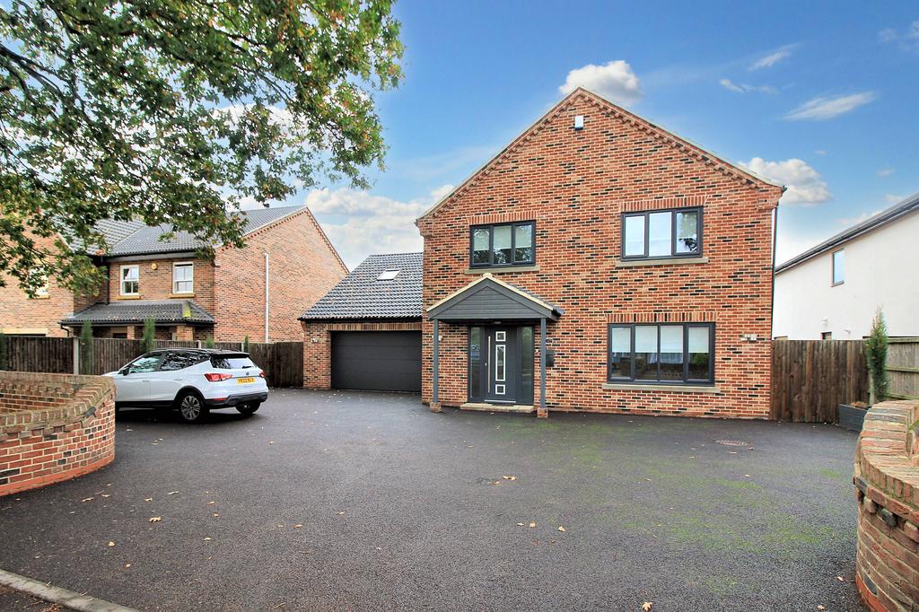 St. Faiths Road, Norwich NR6 5 bed detached house to rent £3,000 pcm