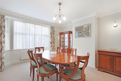 39 Grange Crescent, Chigwell, IG7 5JD