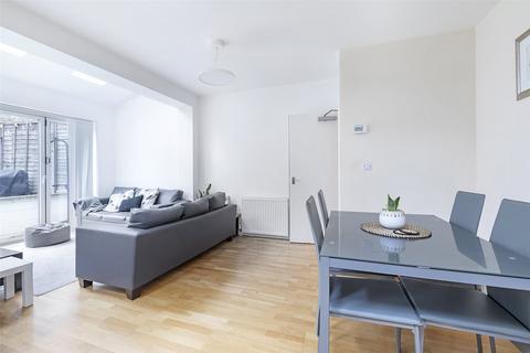 3 bedroom apartment to rent - Chapter Road, London, NW2