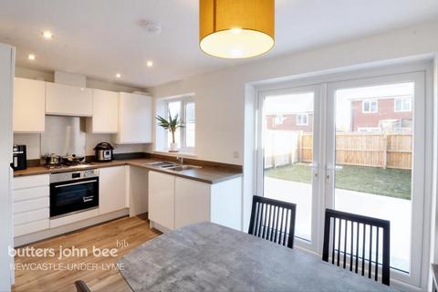 3 bedroom semi-detached house to rent, Basil Grove, Newcastle