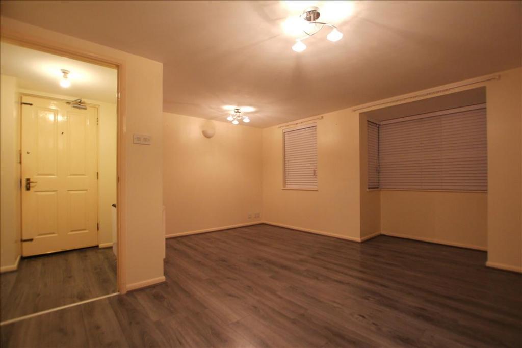 St. Pauls Rise, Palmers Green, London, N13 2 bed flat £1,600 pcm (£