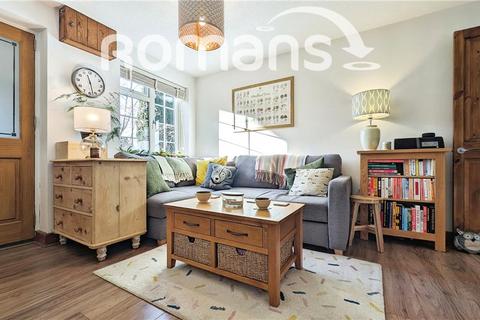 22 Field End, Farnham, GU9 9HZ