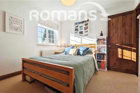 22 Field End, Farnham, GU9 9HZ