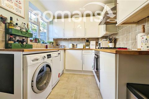 22 Field End, Farnham, GU9 9HZ