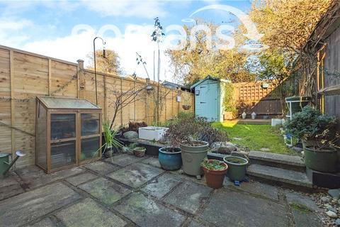 22 Field End, Farnham, GU9 9HZ