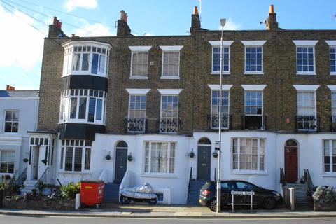 Studio to rent, Nelson Place, Broadstairs CT10